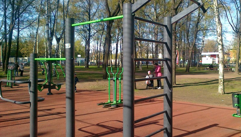 Площадка для воркаута в городе Санкт-Петербург №2146 Маленькая Современная фото